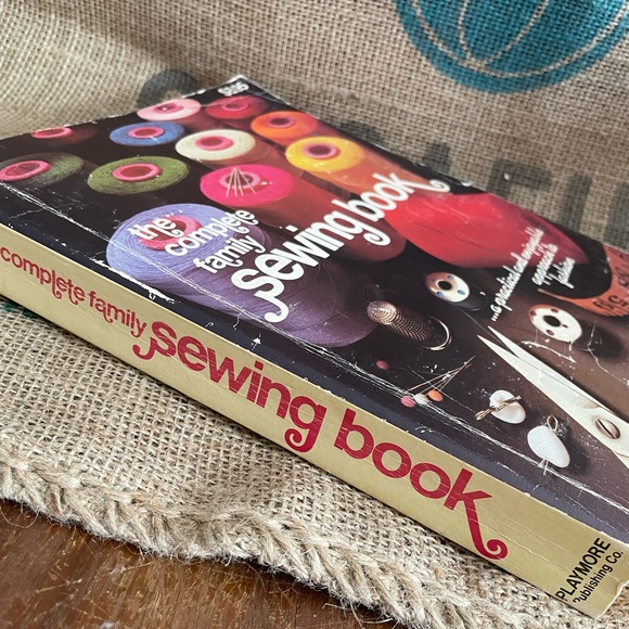 Vintage Sewing Book - Softcover large reference book - 1972 - Picture 13 of 13